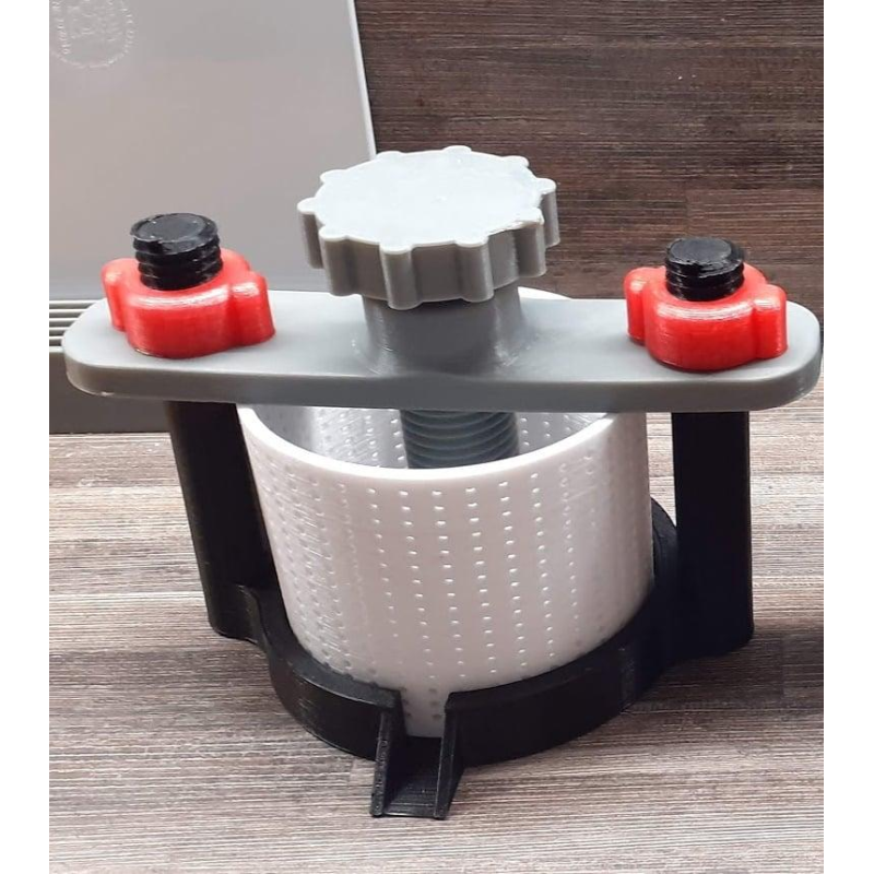 Прес для віджиму домашнього сиру